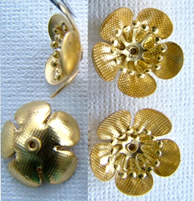 Brass Gold Flower Buttercup Waterlilly Lotus Bead Card 16mm x 2
